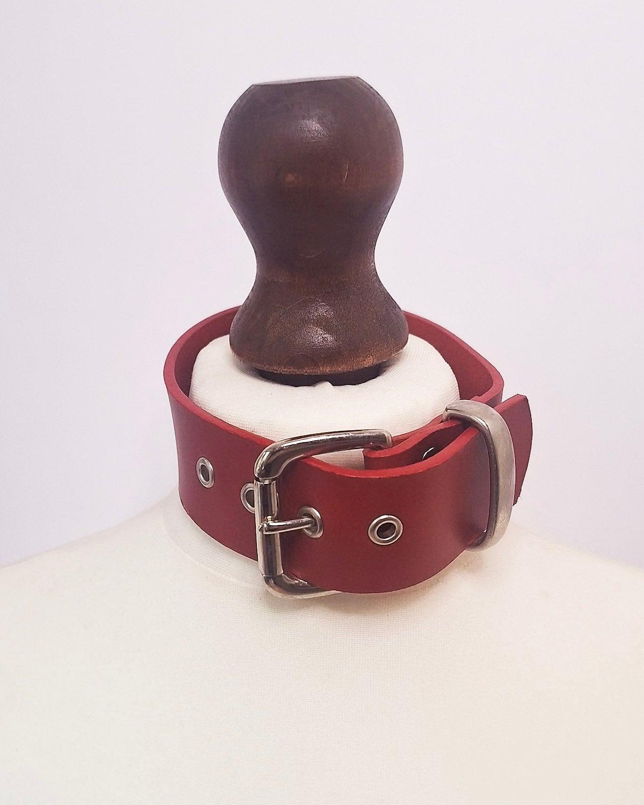 Chunky eyelet collar