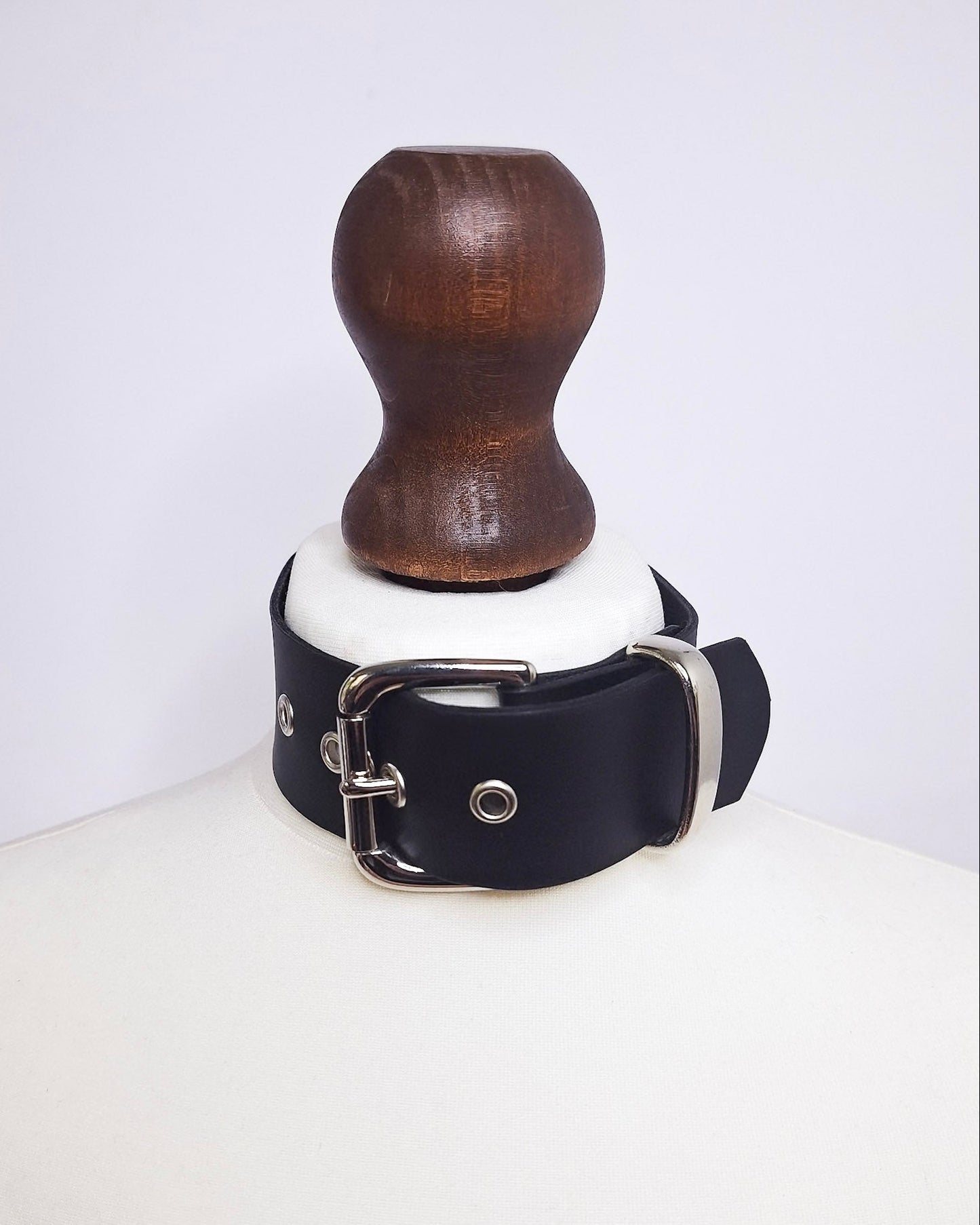 Chunky eyelet collar