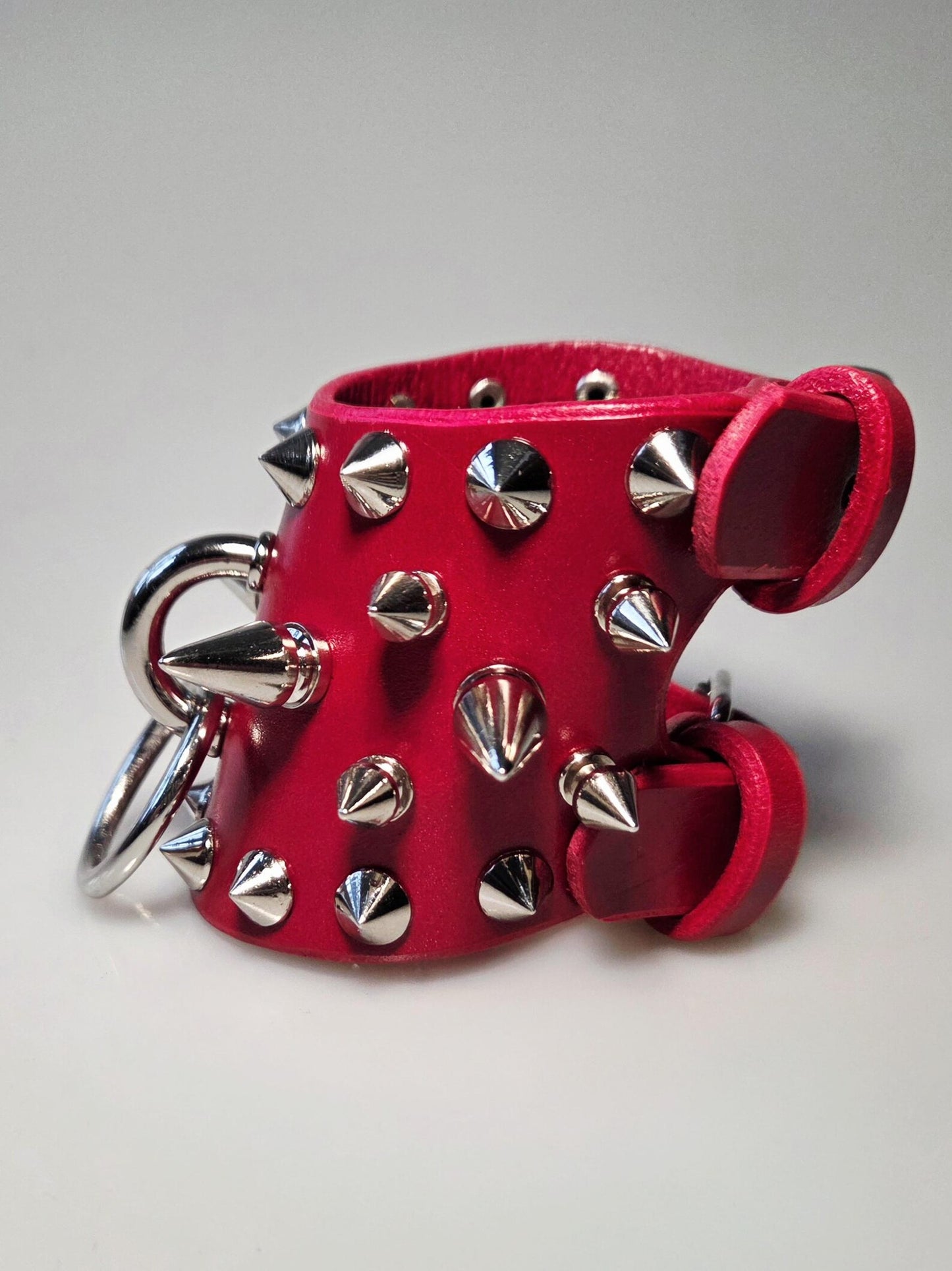 Heavy spiked o-ring curve cuff